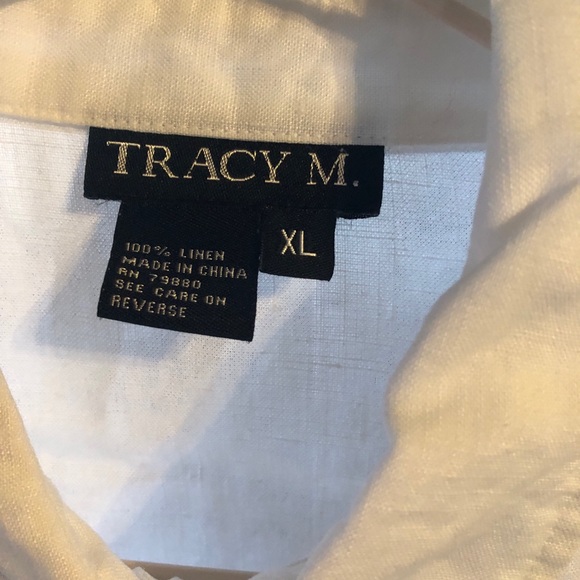 White Embroidered Floral Button-Up Shirt
Brand: Tracy M
Size XL - Picture 3 of 6